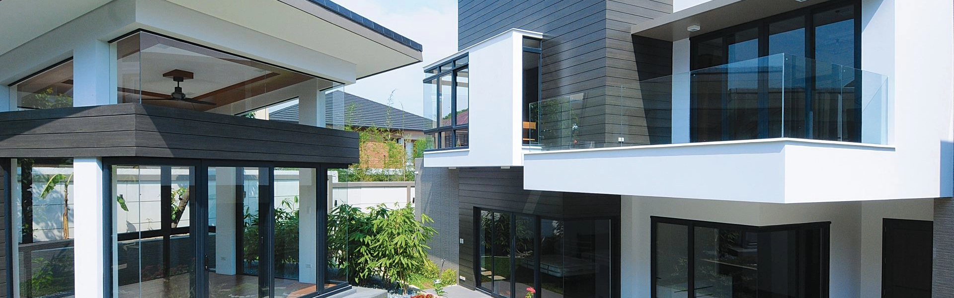 Műanyag ablakok, bejárati ajtók