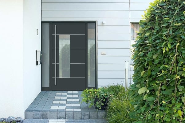 acél bejárati ajtó raktárról, Az acél bejárati ajtók készleten vagy raktáron való elérhetősége változó lehet a kereskedők és gyártók készletszintjétől függően. Néhány gyártó vagy kereskedő lehetőséget kínálhet azonnali kiszállításra vagy azonnali átvételre, míg mások esetleg rendelésre dolgoznak. Amennyiben azonnali raktári készletre van szüksége, érdemes lehet felkeresni az acél bejárati ajtókat forgalmazó helyi kereskedőket vagy üzleteket, és érdeklődni a jelenlegi készletszintjükről. Gyakran előfordul, hogy a nagyobb kereskedelmi láncoknak vagy szakkereskedéseknek van raktáron készletük, és azonnali vásárlást tudnak biztosítani. Ha egyedi igényei vannak az ajtó méretére vagy tulajdonságaira vonatkozóan, és nem talál raktáron azonnal elérhető ajtót, akkor valószínűleg meg kell rendelnie az ajtót, és várnia kell a gyártás és a szállítás idejére. Ilyen esetekben fontos lehet előre tervezni és időben rendelni az ajtót annak érdekében, hogy az időben megérkezzen és telepítésre kerüljön.