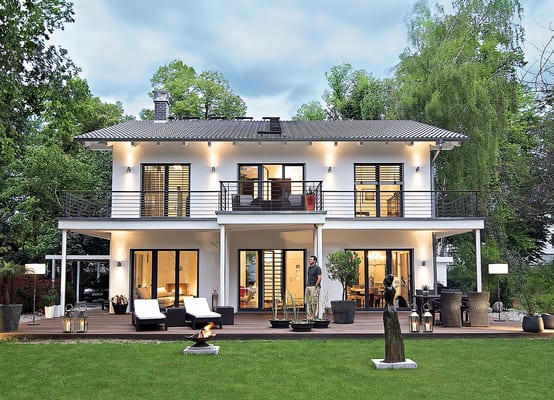 Az erkélyajtók méretei változhatnak attól függően, hogy milyen típusú ajtót szeretne telepíteni, valamint az adott helyiségek vagy épületek igényeitől és méreteitől. Általánosságban elmondható, hogy az erkélyajtók szélessége és magassága változhat, és lehetnek standard méretek vagy egyedi méretre készültek. A leggyakoribb standard méretek közé tartoznak: Szélesség: Általában az erkélyajtók szélessége 80 cm-től akár 300 cm-ig is terjedhet. Ez azonban függ a választott típustól és a gyártótól. Magasság: Az erkélyajtók magassága általában 200 cm-től 250 cm-ig terjedhet, de egyes esetekben lehetnek magasabbak vagy alacsonyabbak is, attól függően, hogy milyen típusú ajtót szeretne. Fontos megjegyezni, hogy az egyedi méretre készített erkélyajtók lehetővé teszik a pontos méretezést az adott helyiség vagy épület igényeinek és méreteinek megfelelően. Ilyen esetekben az ajtók méretét a gyártó vagy a szakember segítségével kell meghatározni annak érdekében, hogy tökéletesen illeszkedjenek és megfelelően működjenek az adott térben.