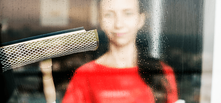 Könnyű az üveges beltéri ajtó karbantartása